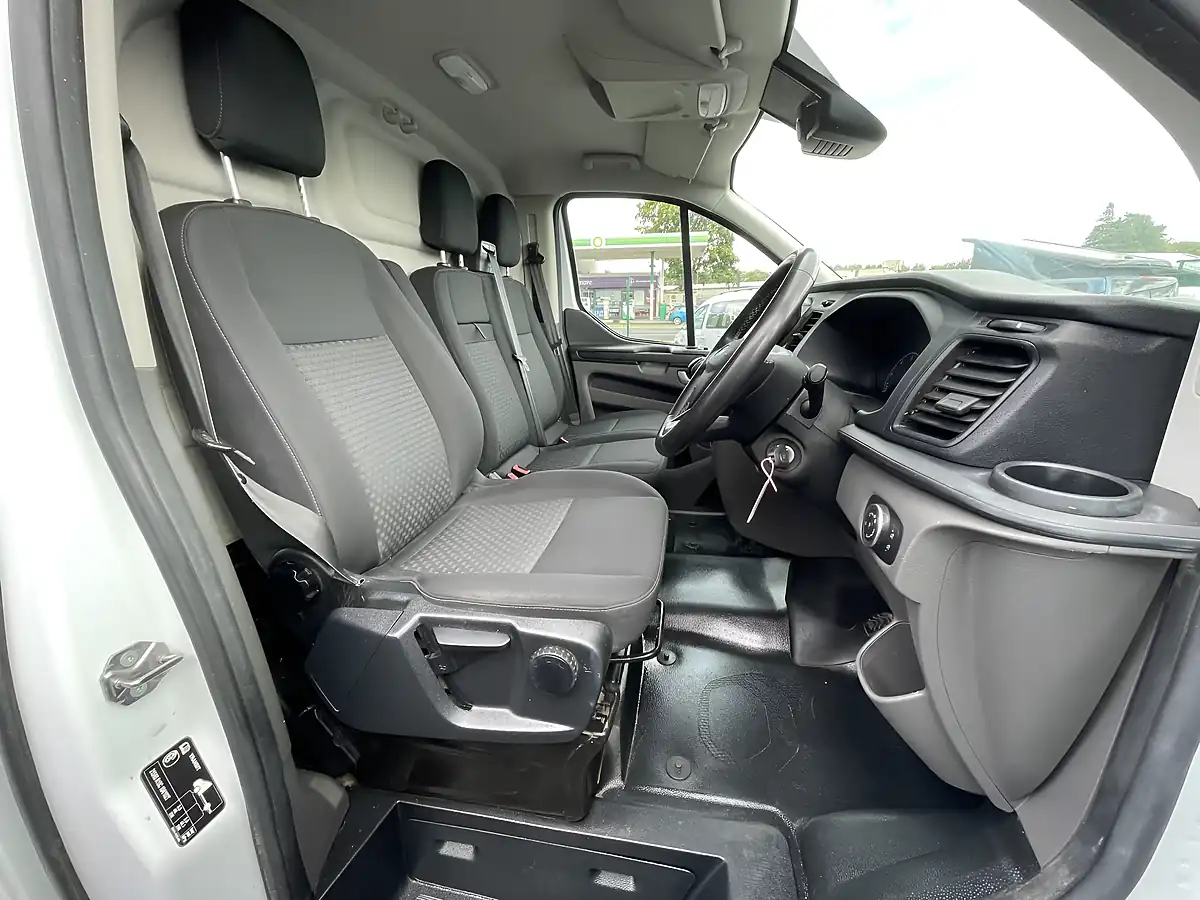 Used 2022 Ford Transit Custom Trend White - Interior and Exterior details 9