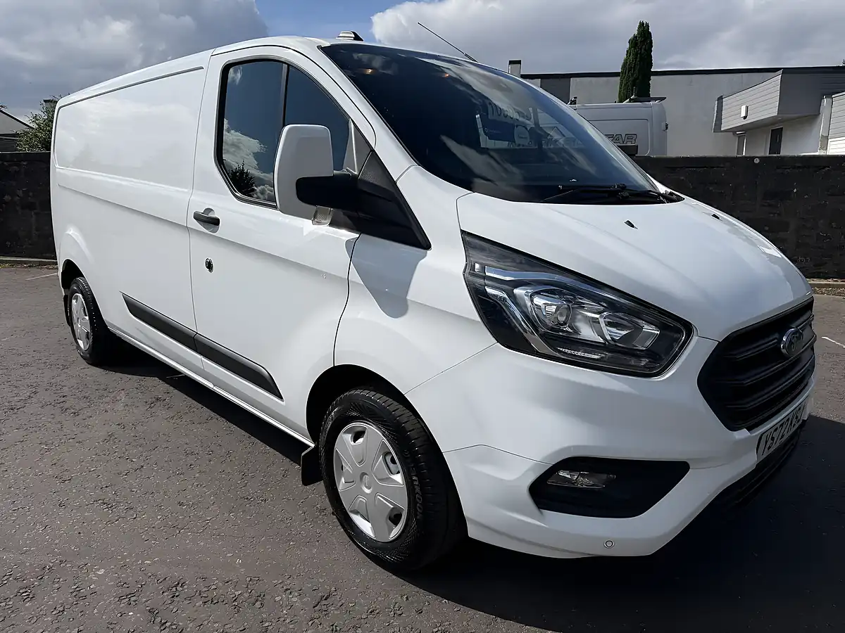 Used 2022 Ford Transit Custom Trend White - Front View