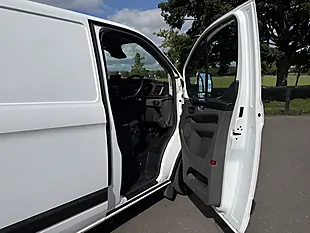 Used 2022 Ford Transit Custom Trend White - Interior and Exterior details 11