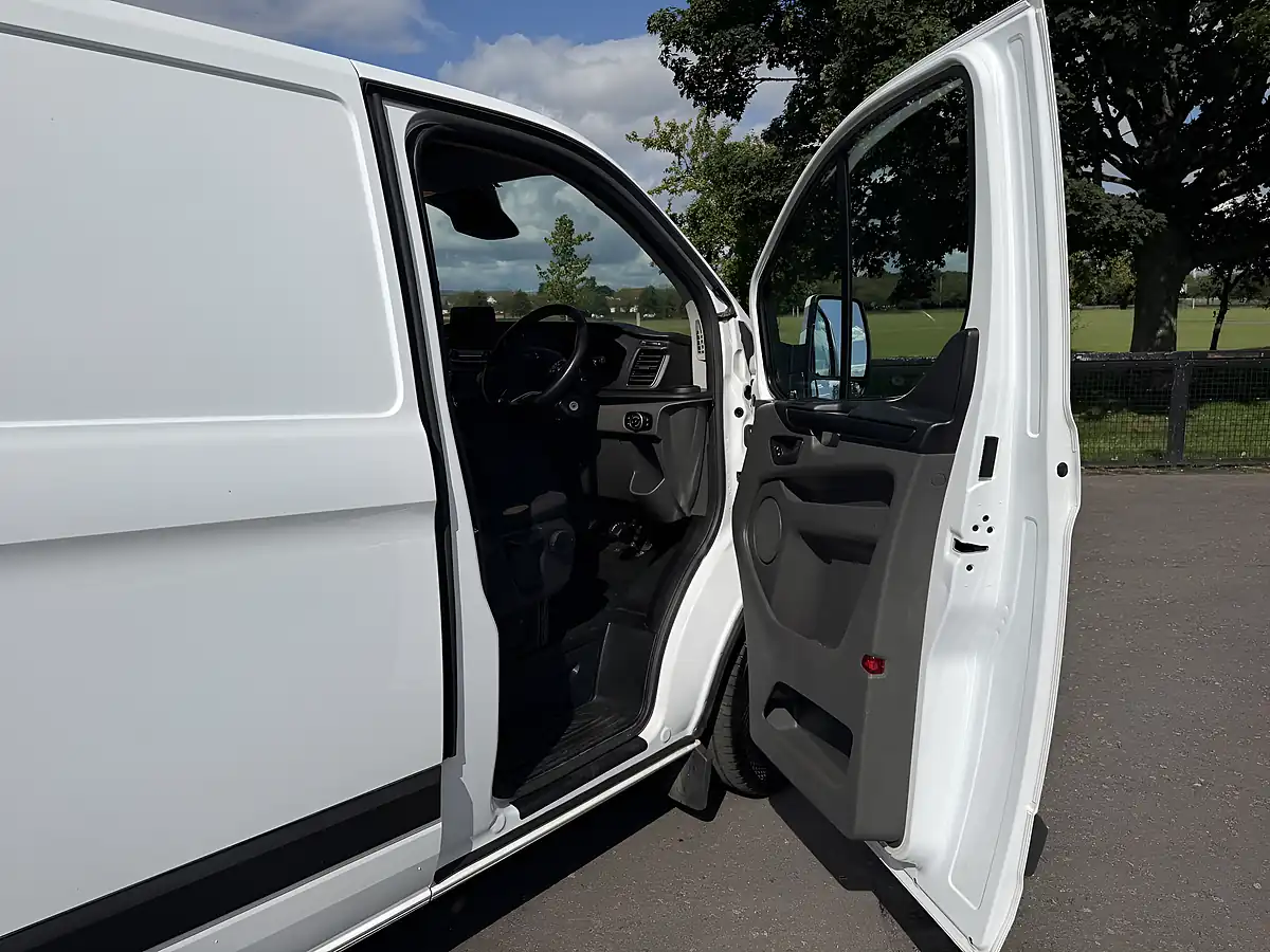 Used 2022 Ford Transit Custom Trend White - Interior and Exterior details 11