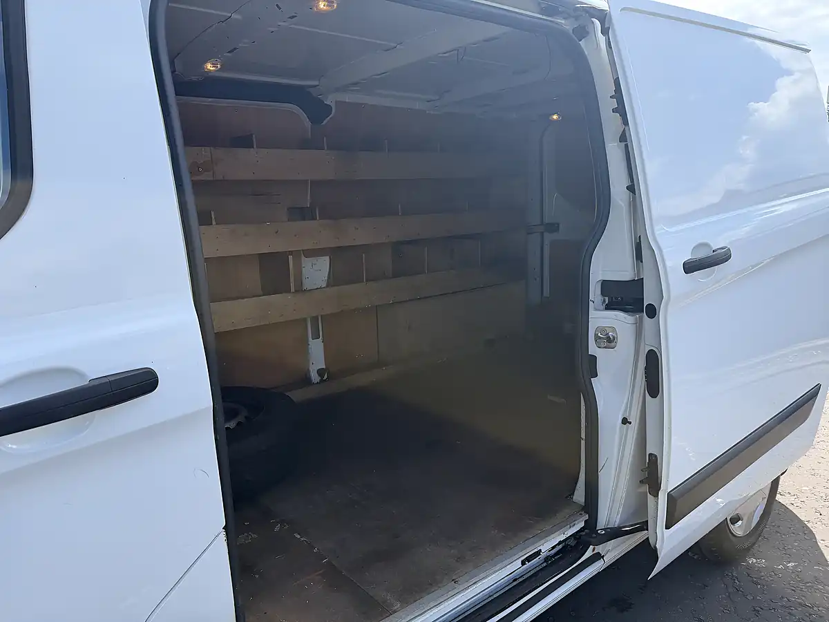 Used 2022 Ford Transit Custom Trend White - Interior and Exterior details 12