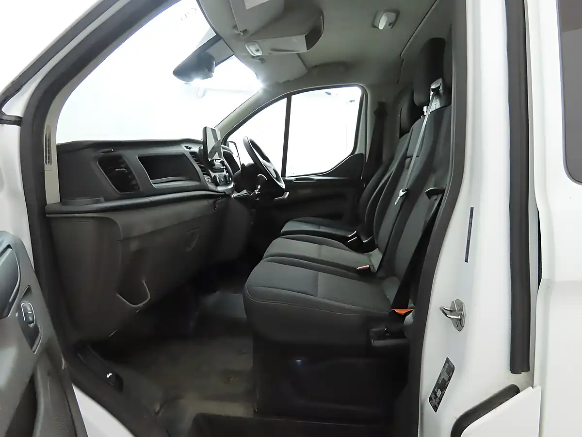 Used 2022 Ford Transit Custom Trend White - Interior and Exterior details 11