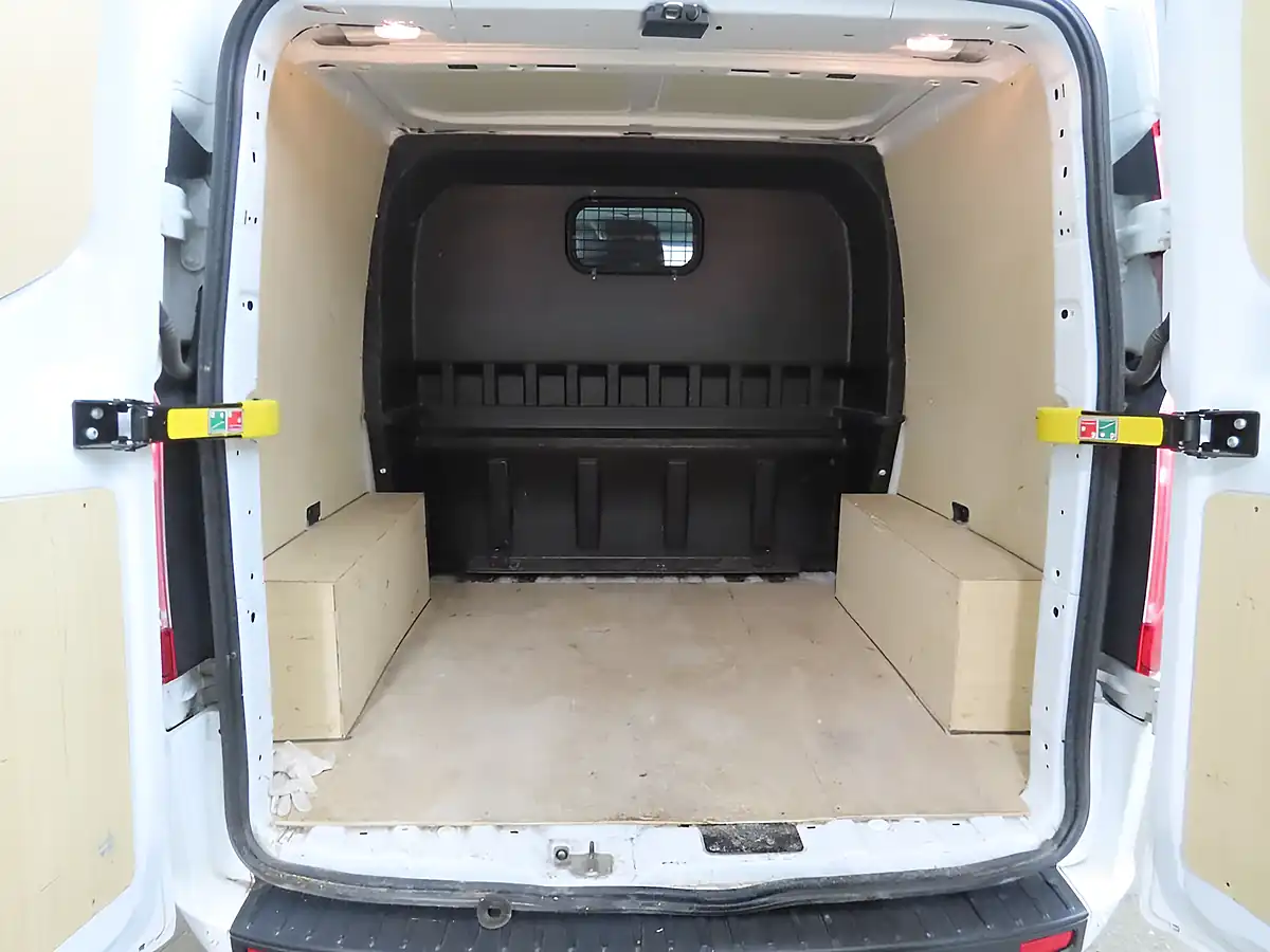 Used 2022 Ford Transit Custom Trend White - Interior and Exterior details 9