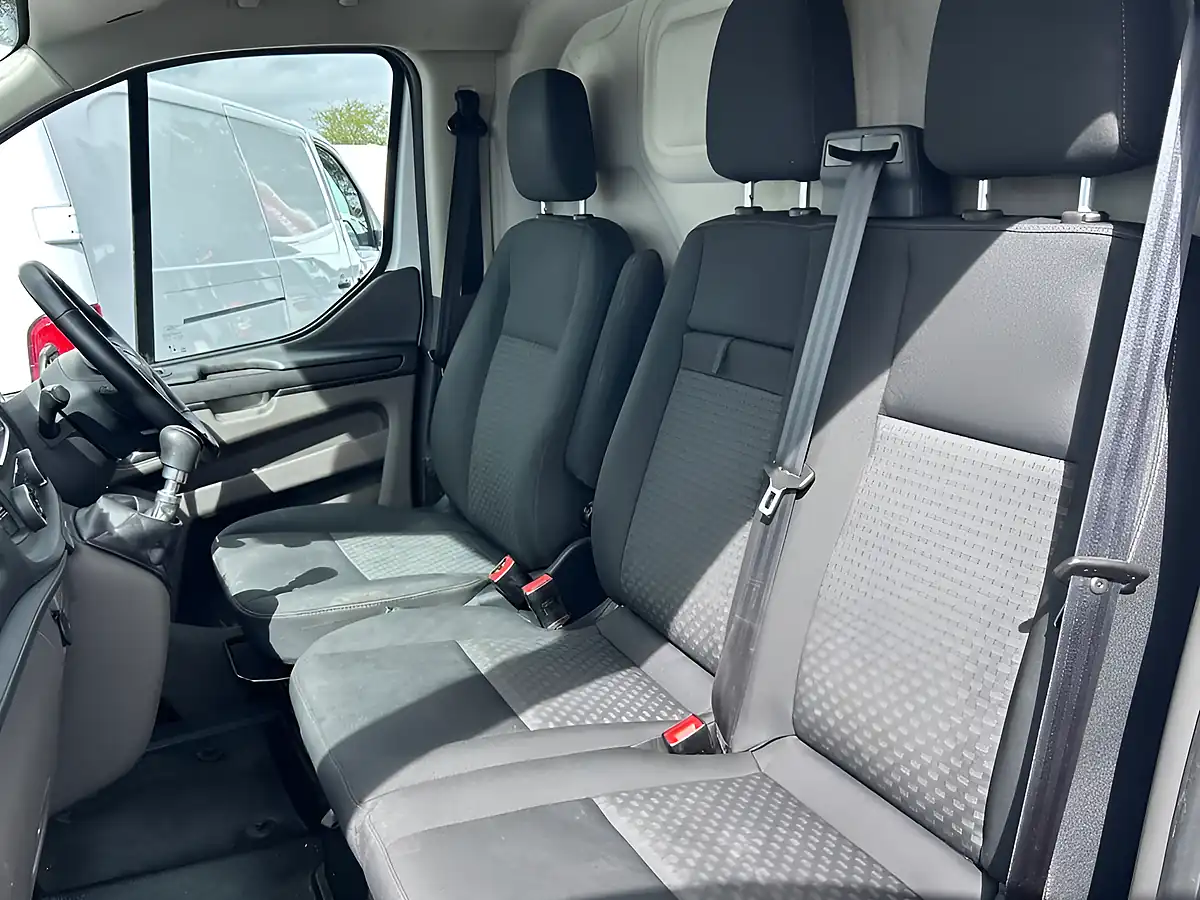Used 2022 Ford Transit Custom Trend White - Interior and Exterior details 10