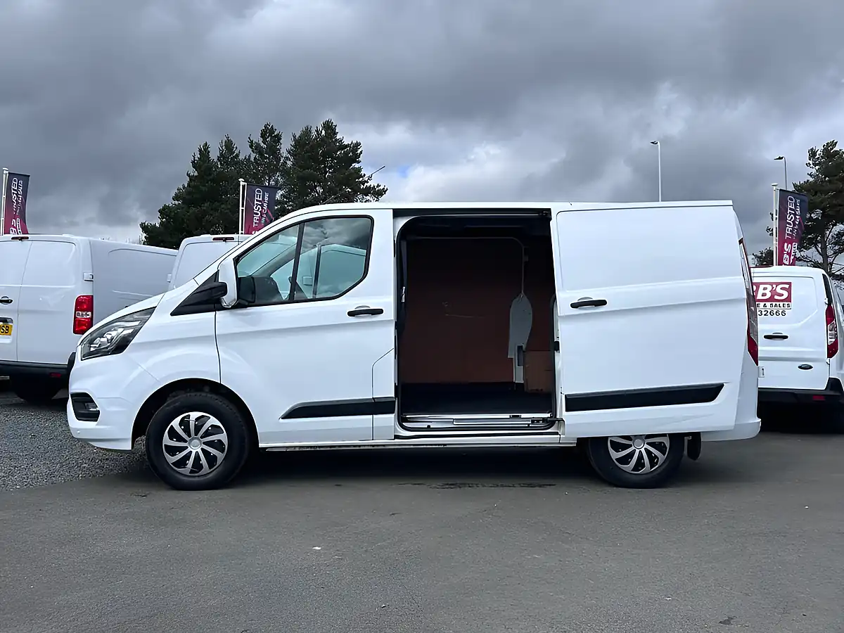 Used 2022 Ford Transit Custom Trend White - Interior and Exterior details 12