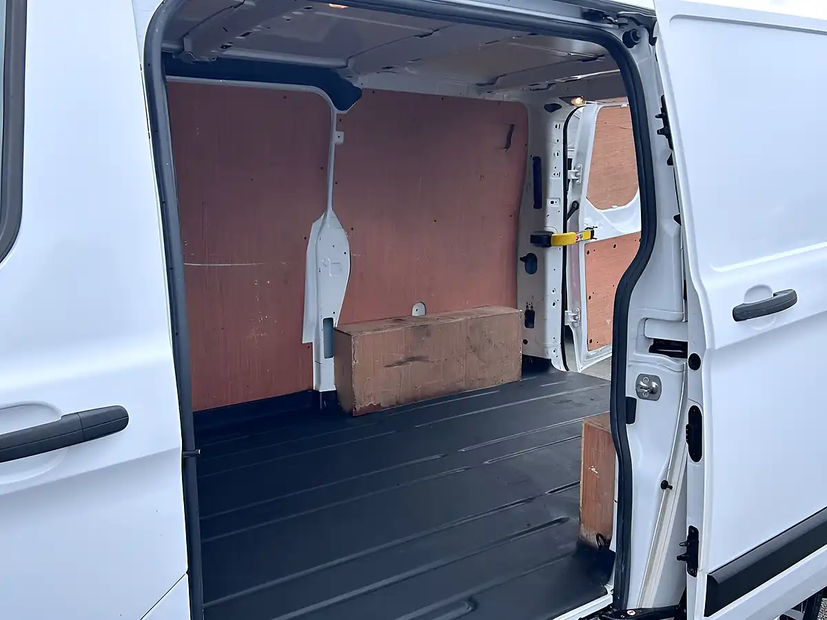 Used 2022 Ford Transit Custom Trend White - Interior and Exterior details 13