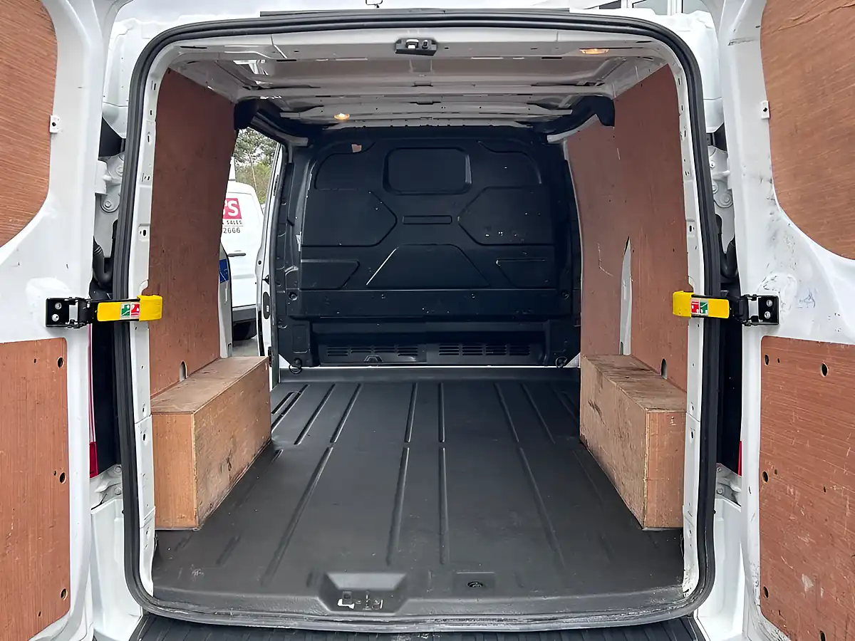 Used 2022 Ford Transit Custom Trend White - Interior and Exterior details 14
