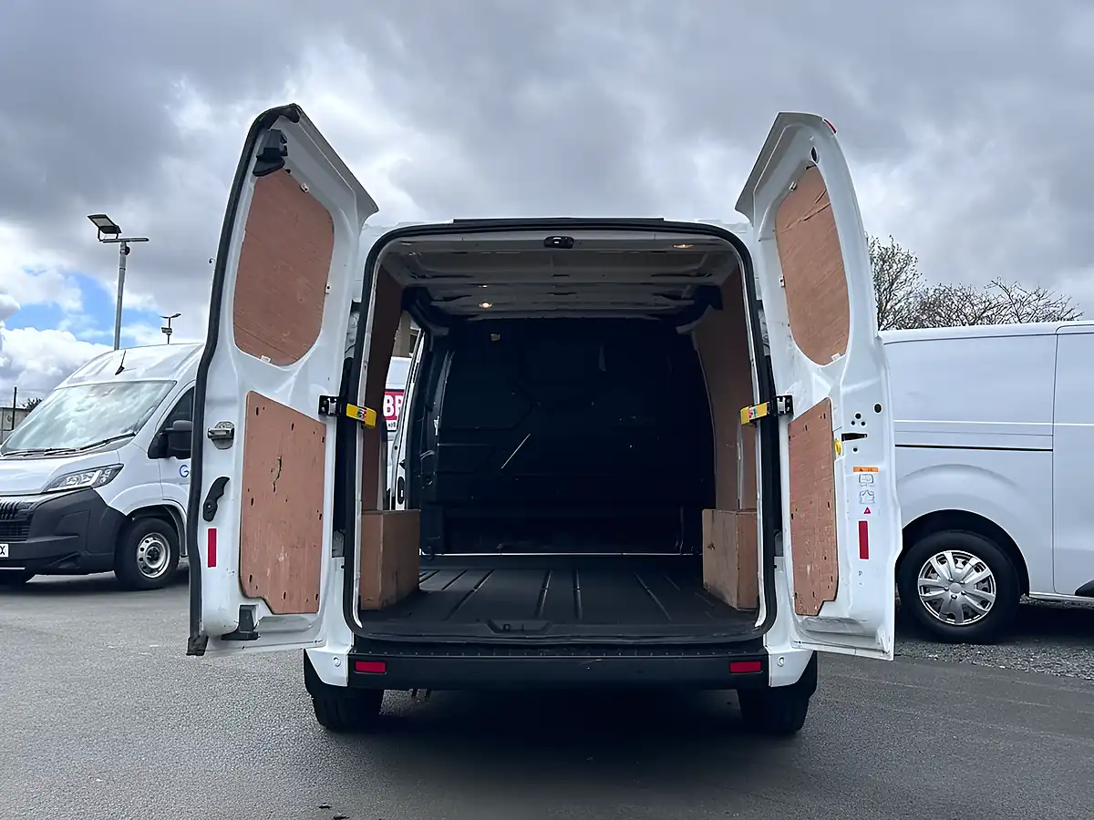 Used 2022 Ford Transit Custom Trend White - Interior and Exterior details 16