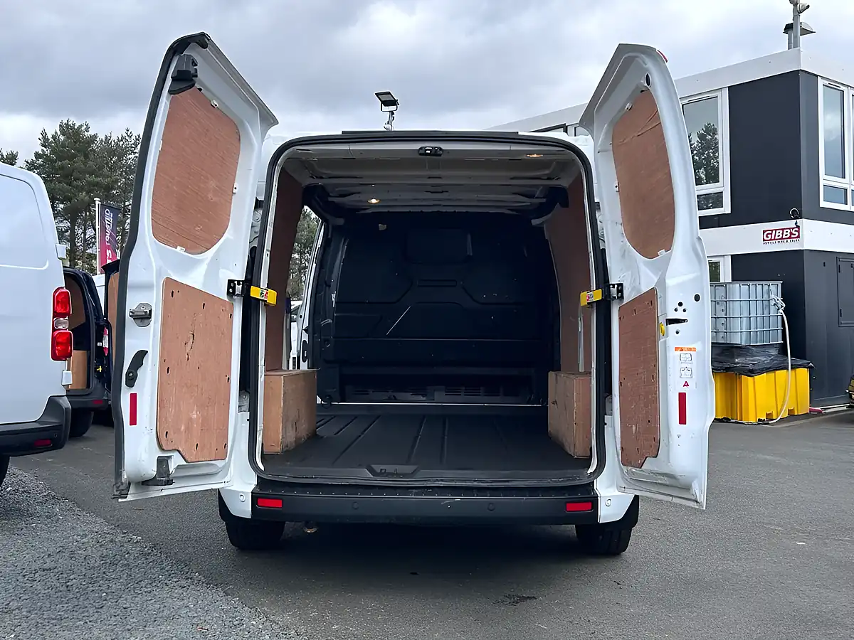 Used 2022 Ford Transit Custom Trend White - Interior and Exterior details 4