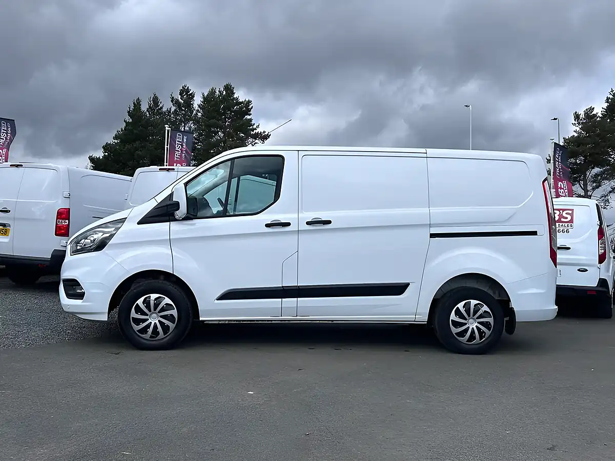 Used 2022 Ford Transit Custom Trend White - Interior and Exterior details 6