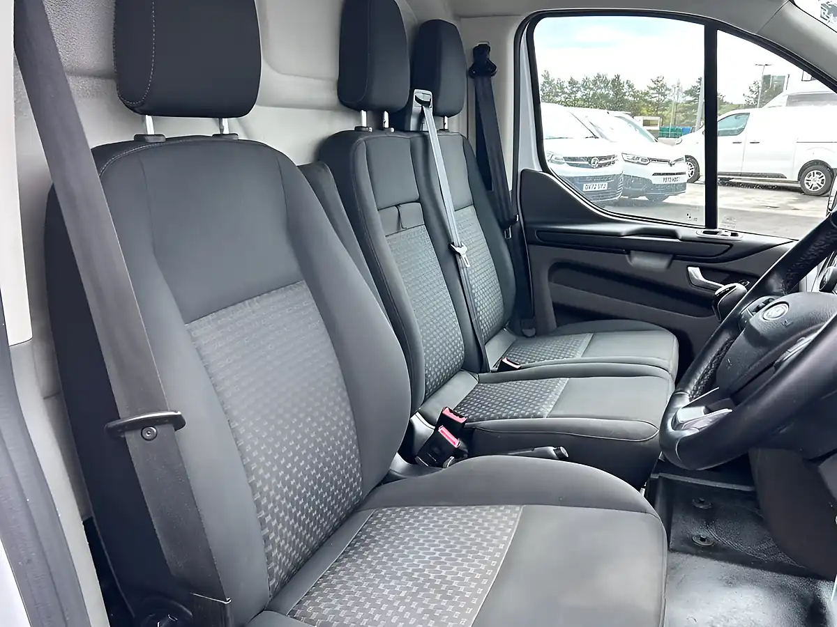 Used 2022 Ford Transit Custom Trend White - Interior and Exterior details 9