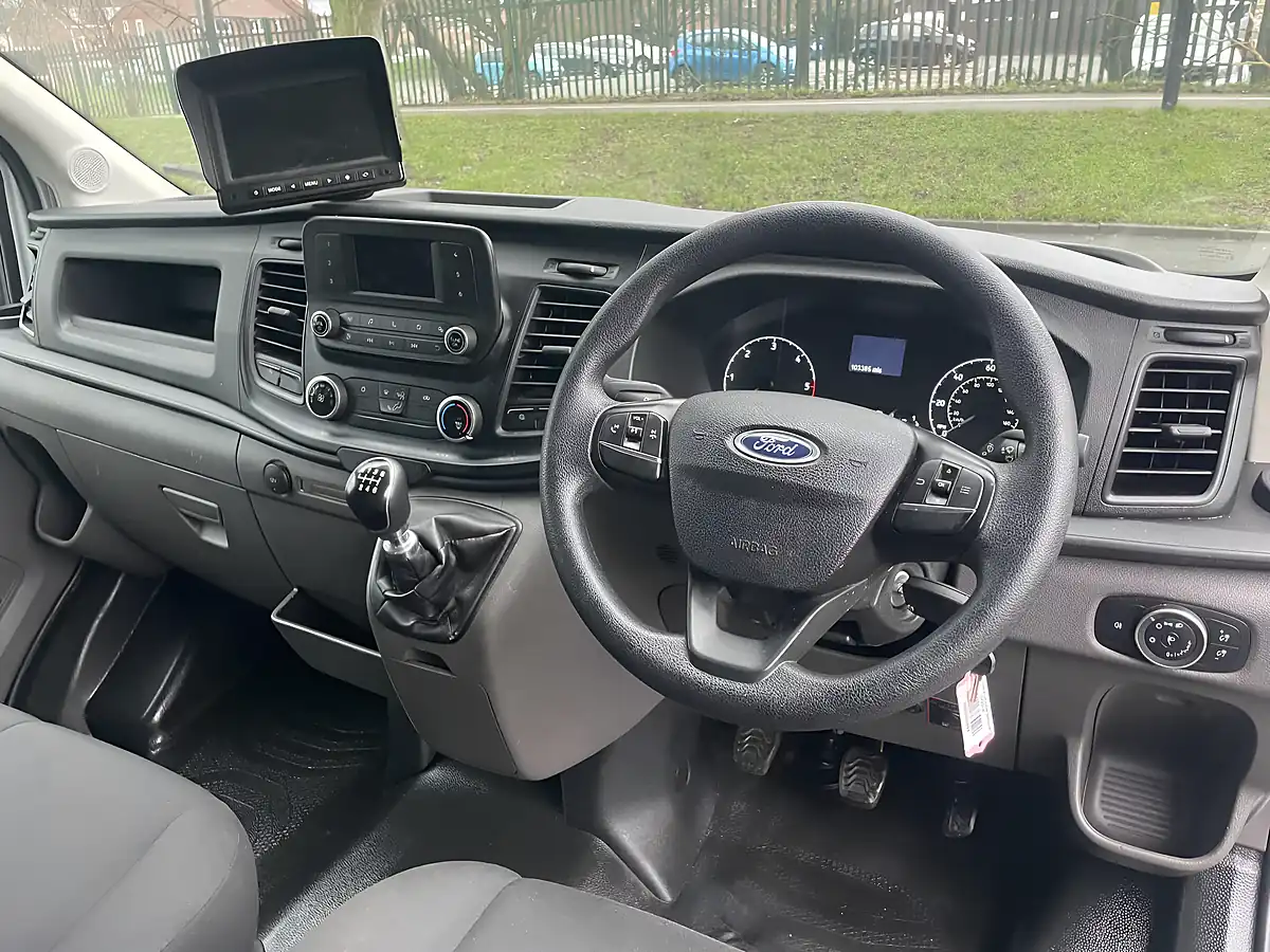Used 2022 Ford Transit T350 Leader 14FT Luton With Tailift White - Interior and Exterior details 4
