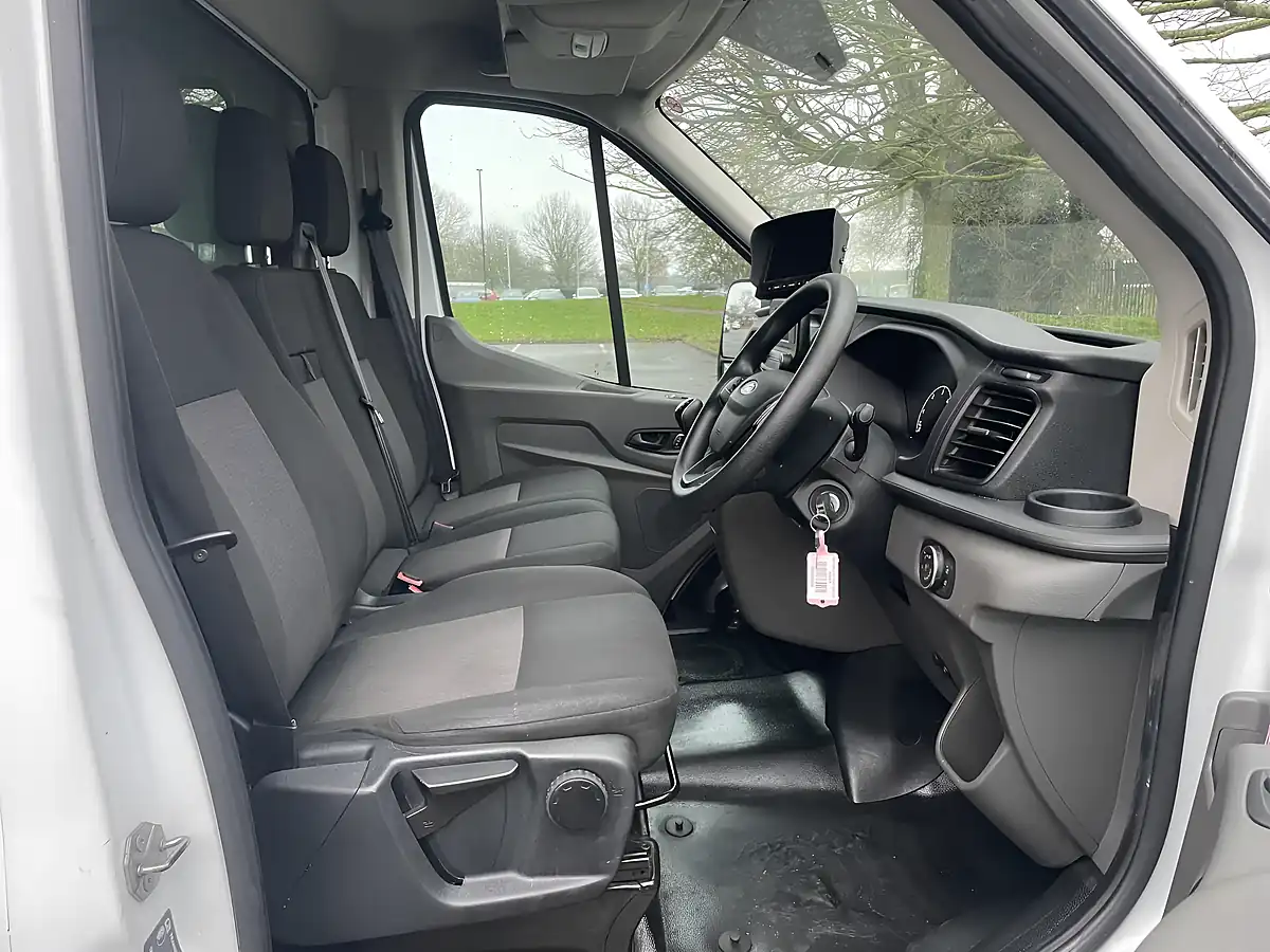 Used 2022 Ford Transit T350 Leader 14FT Luton With Tailift White - Interior and Exterior details 5