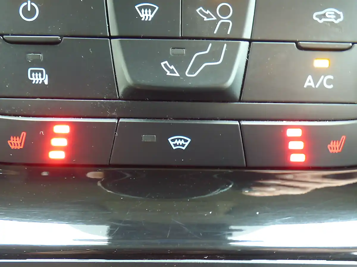 Used 2022 Ford Transit Transit Custom Limited White - Interior and Exterior details 17