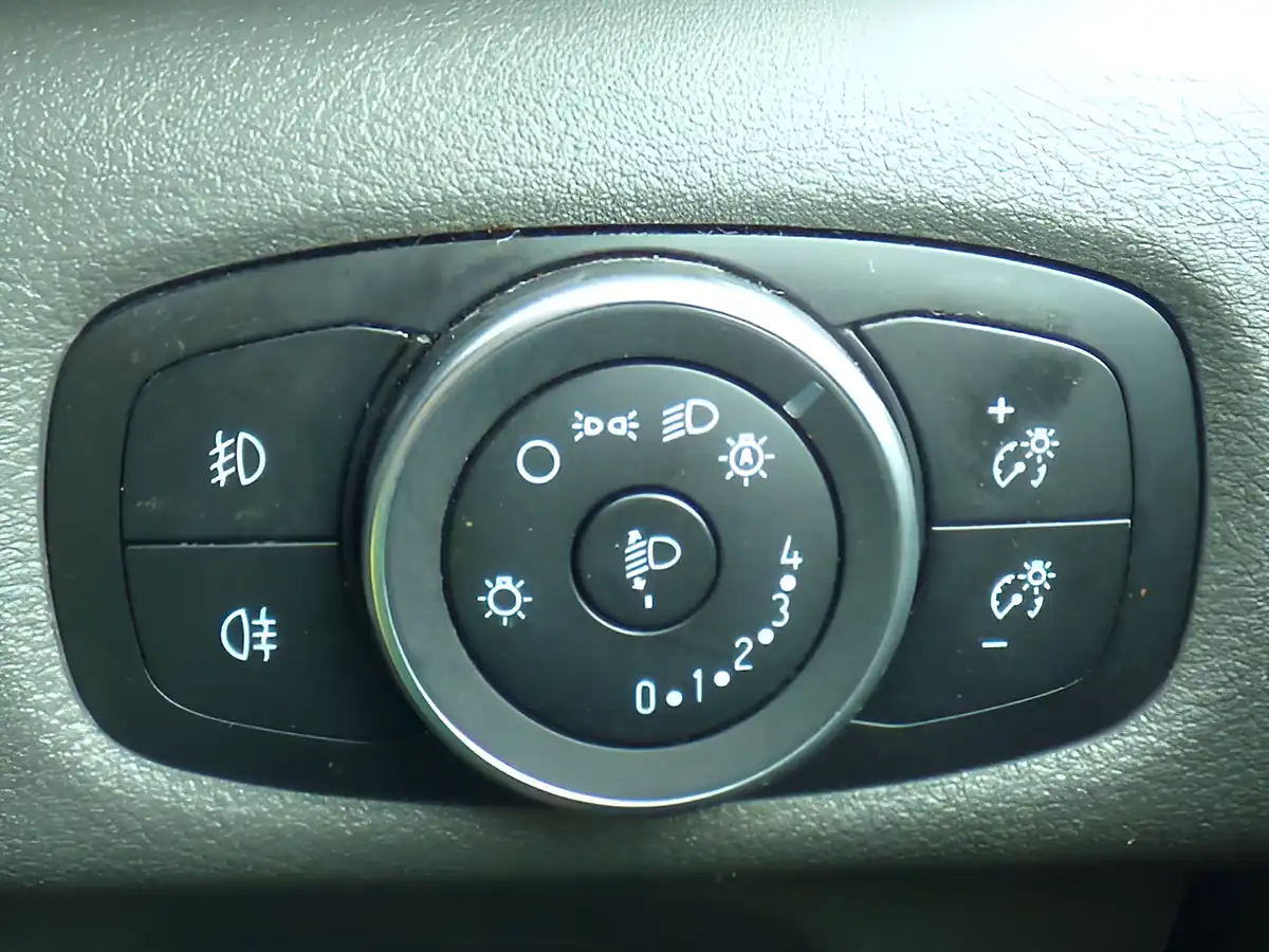 Used 2022 Ford Transit Transit Custom Limited White - Interior and Exterior details 19