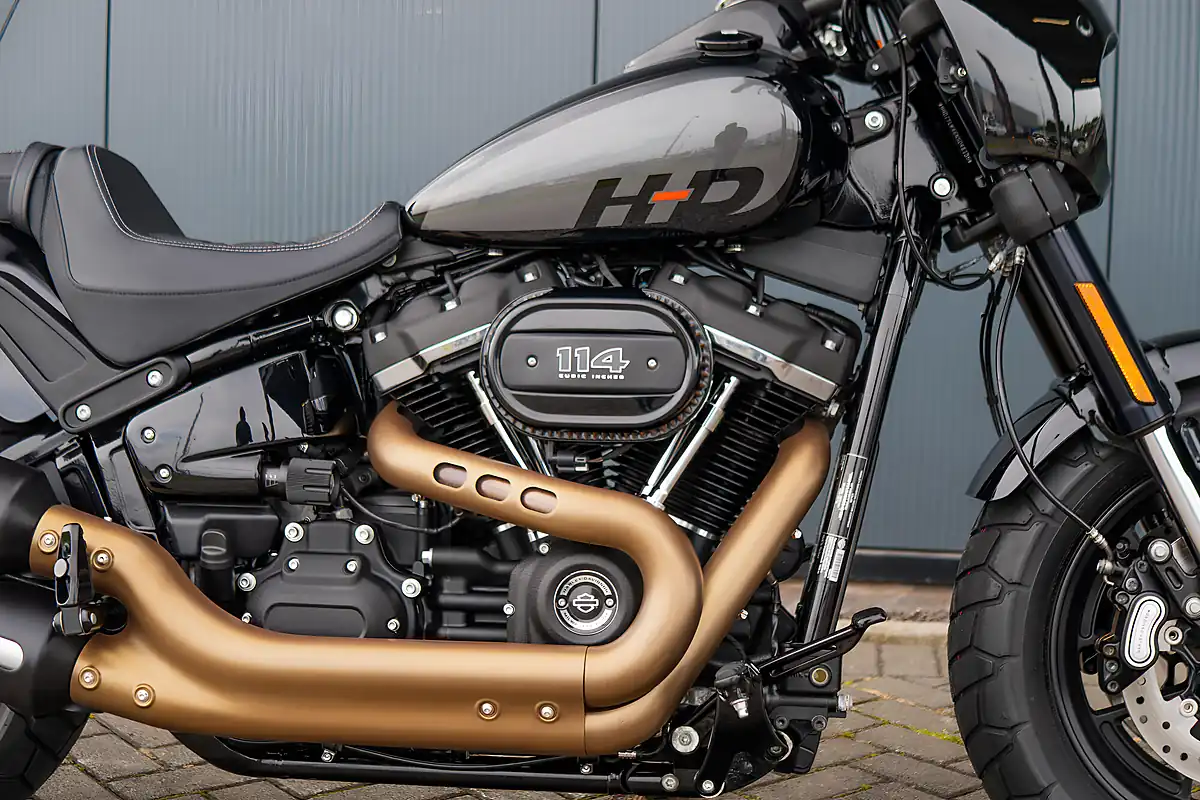 Used 2022 Harley-Davidson Fat Bob Vivid Black - Interior and Exterior details 10