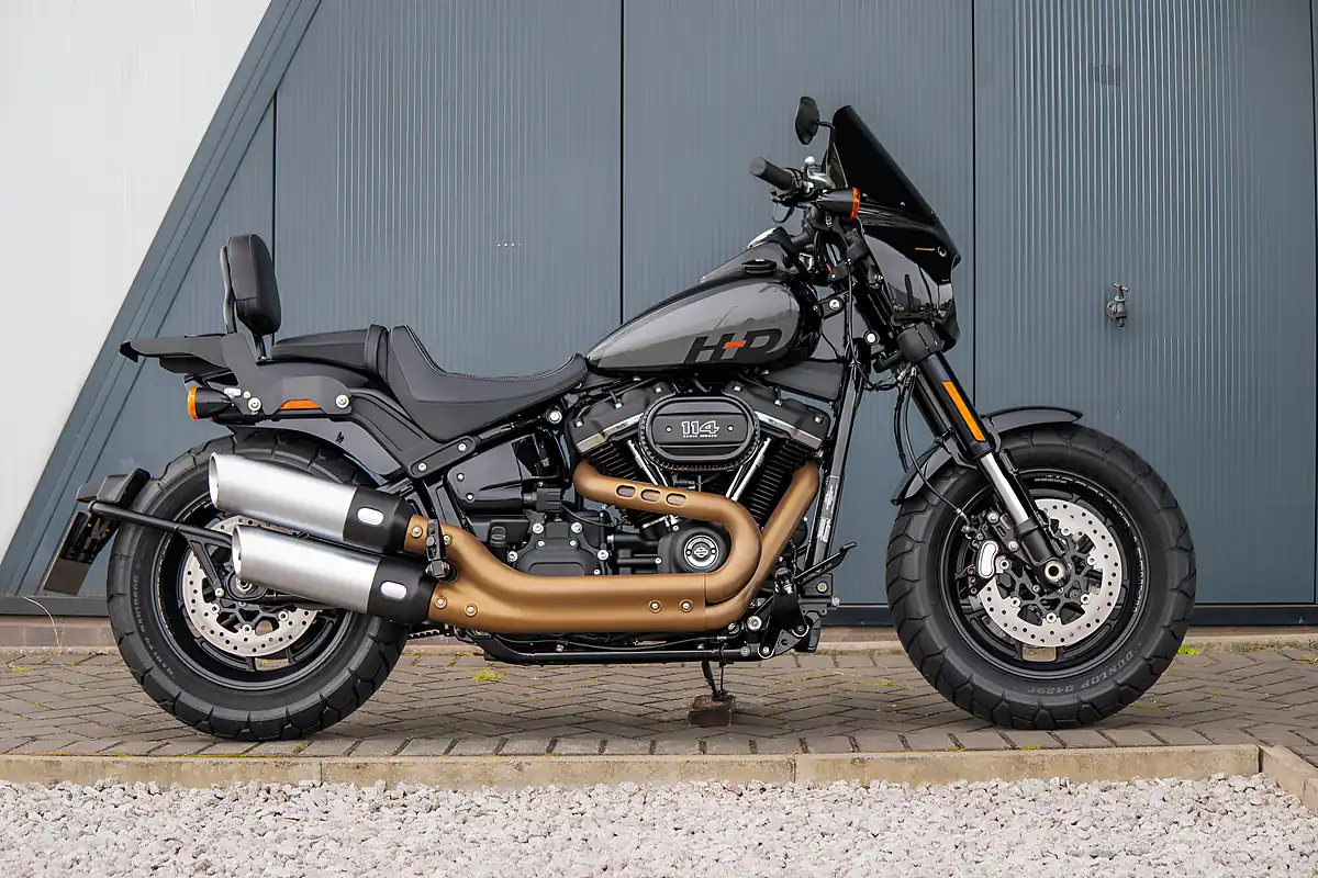 Used 2022 Harley-Davidson Fat Bob Vivid Black - Interior and Exterior details 4