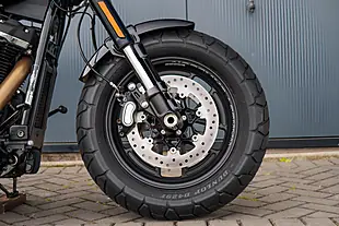 Used 2022 Harley-Davidson Fat Bob Vivid Black - Interior and Exterior details 8