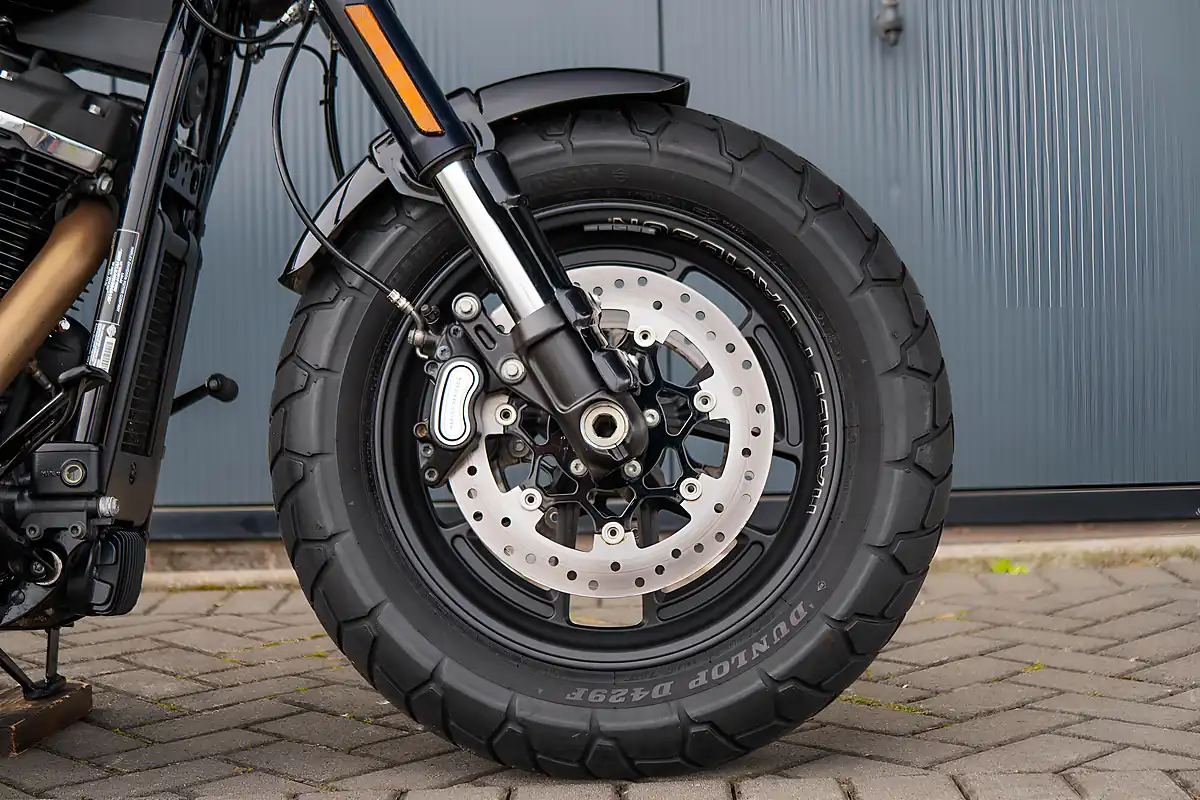 Used 2022 Harley-Davidson Fat Bob Vivid Black - Interior and Exterior details 8