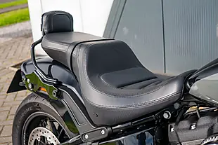 Used 2022 Harley-Davidson Fat Bob Vivid Black - Interior and Exterior details 12
