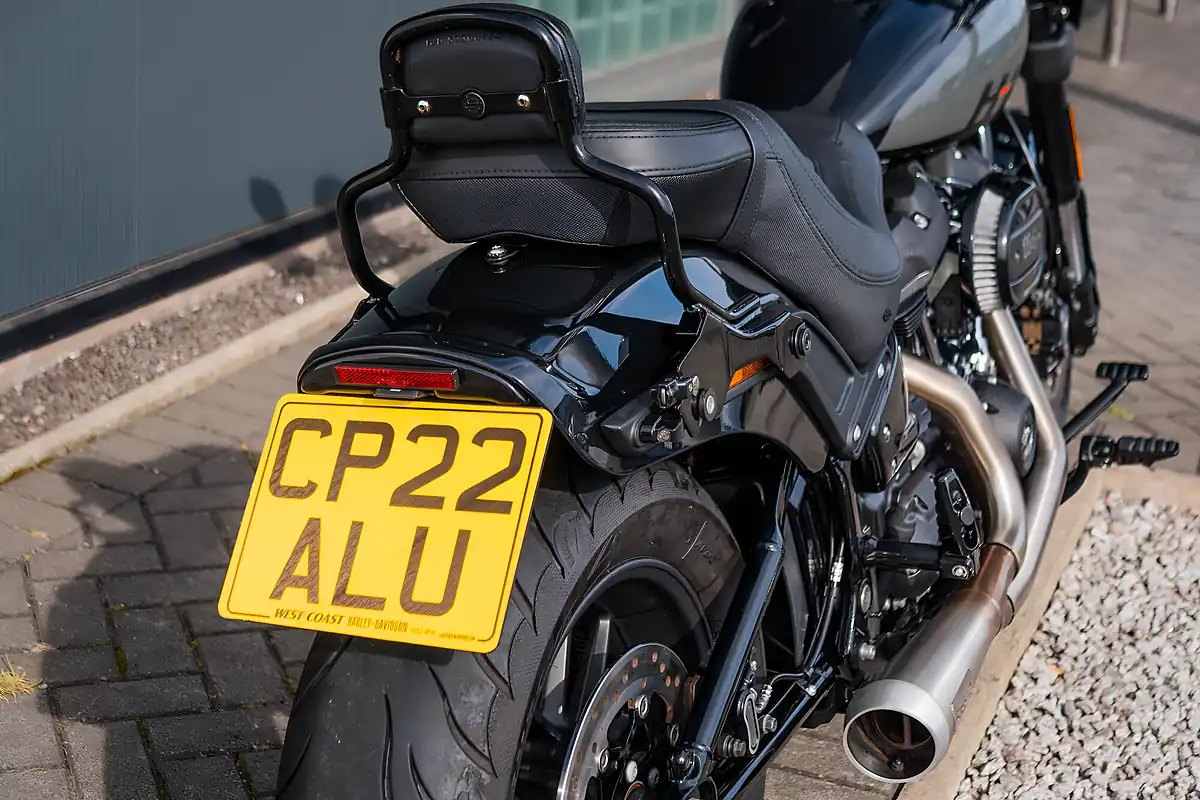 Used 2022 Harley-Davidson Fat Bob Vivid Black - Interior and Exterior details 14