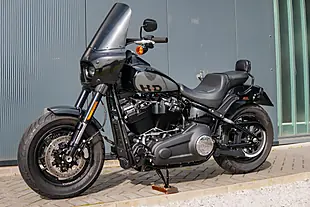 Used 2022 Harley-Davidson Fat Bob Vivid Black - Interior and Exterior details 16