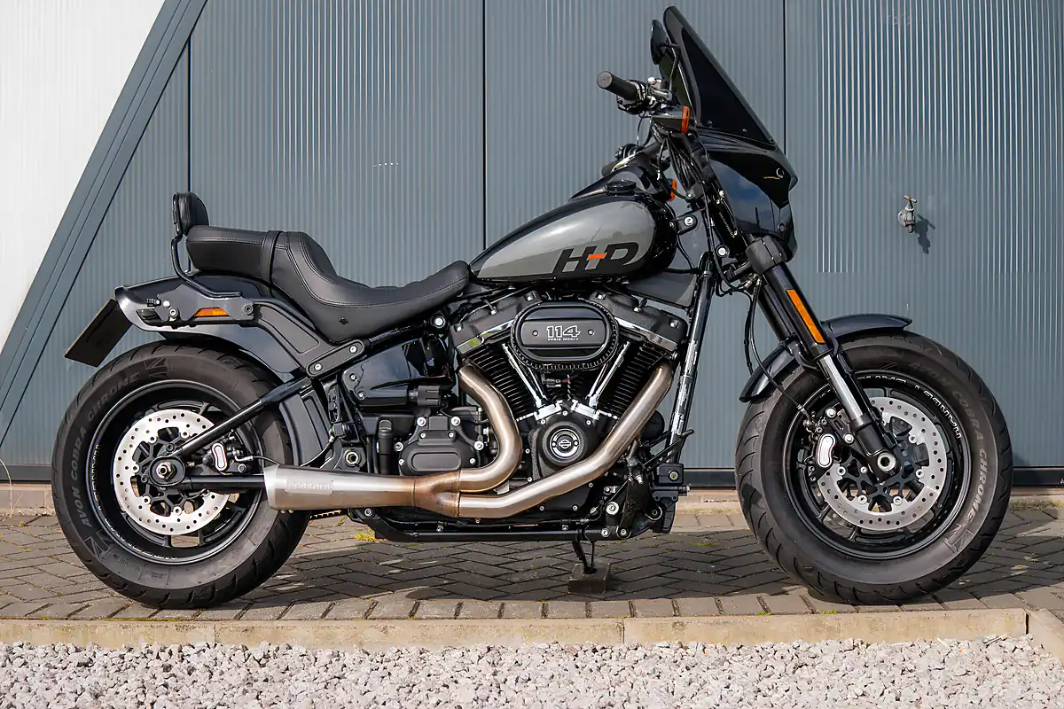 Used 2022 Harley-Davidson Fat Bob Vivid Black - Interior and Exterior details 4