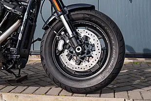 Used 2022 Harley-Davidson Fat Bob Vivid Black - Interior and Exterior details 8
