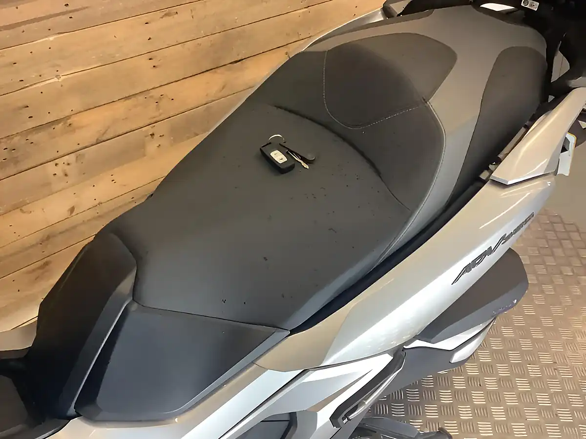 Used 2022 Honda Adv 350 Silver - Interior and Exterior details 14