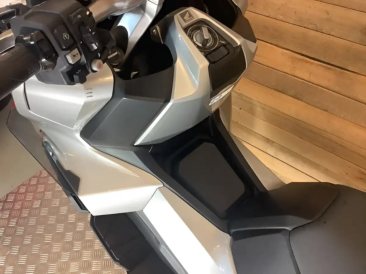 Used 2022 Honda Adv 350 Silver - Interior and Exterior details 16