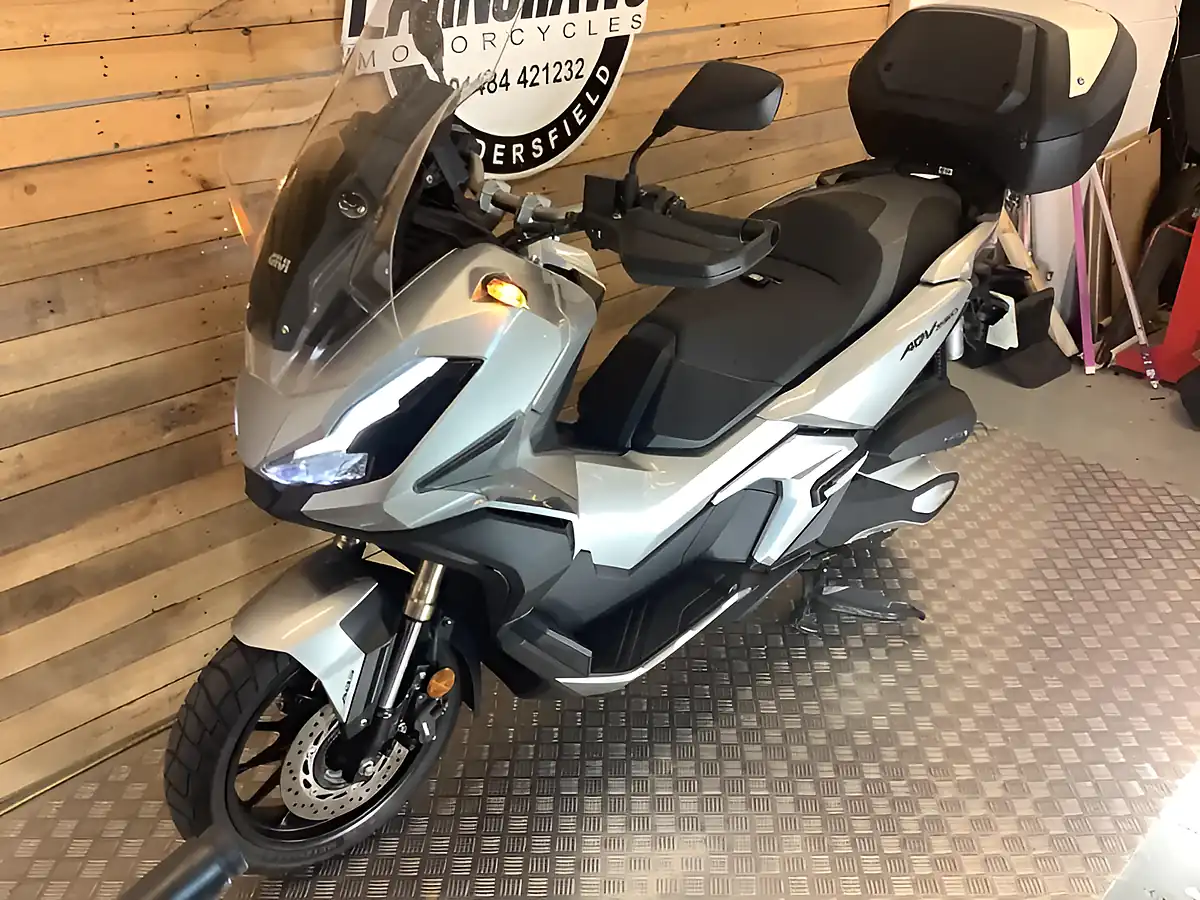 Used 2022 Honda Adv 350 Silver - Interior and Exterior details 3