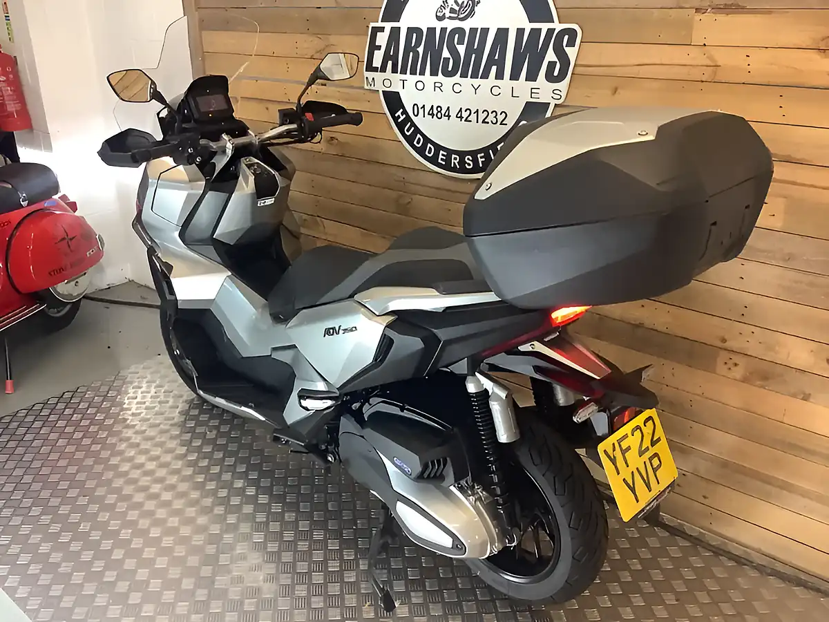Used 2022 Honda Adv 350 Silver - Interior and Exterior details 6