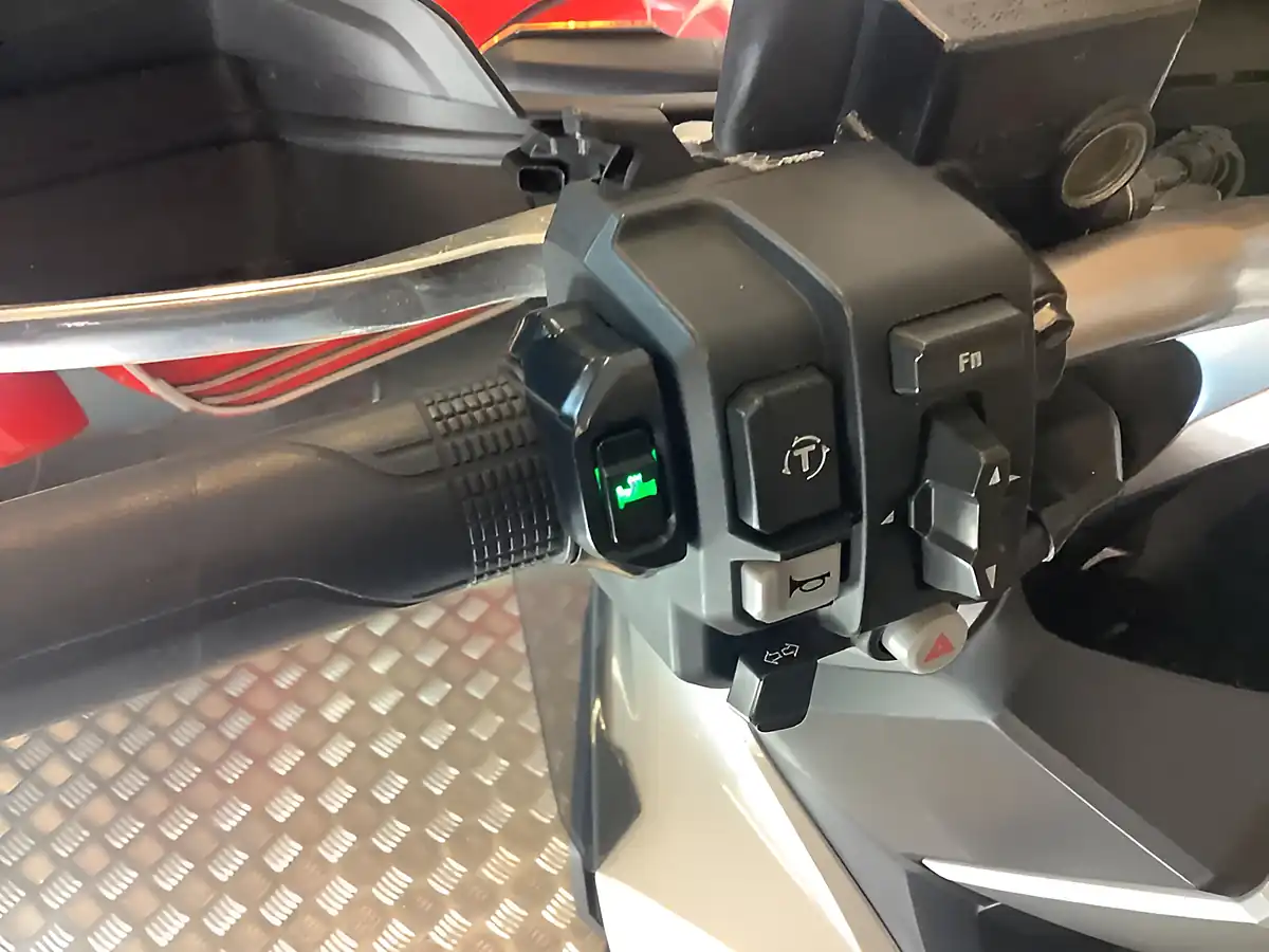 Used 2022 Honda Adv 350 Silver - Interior and Exterior details 9