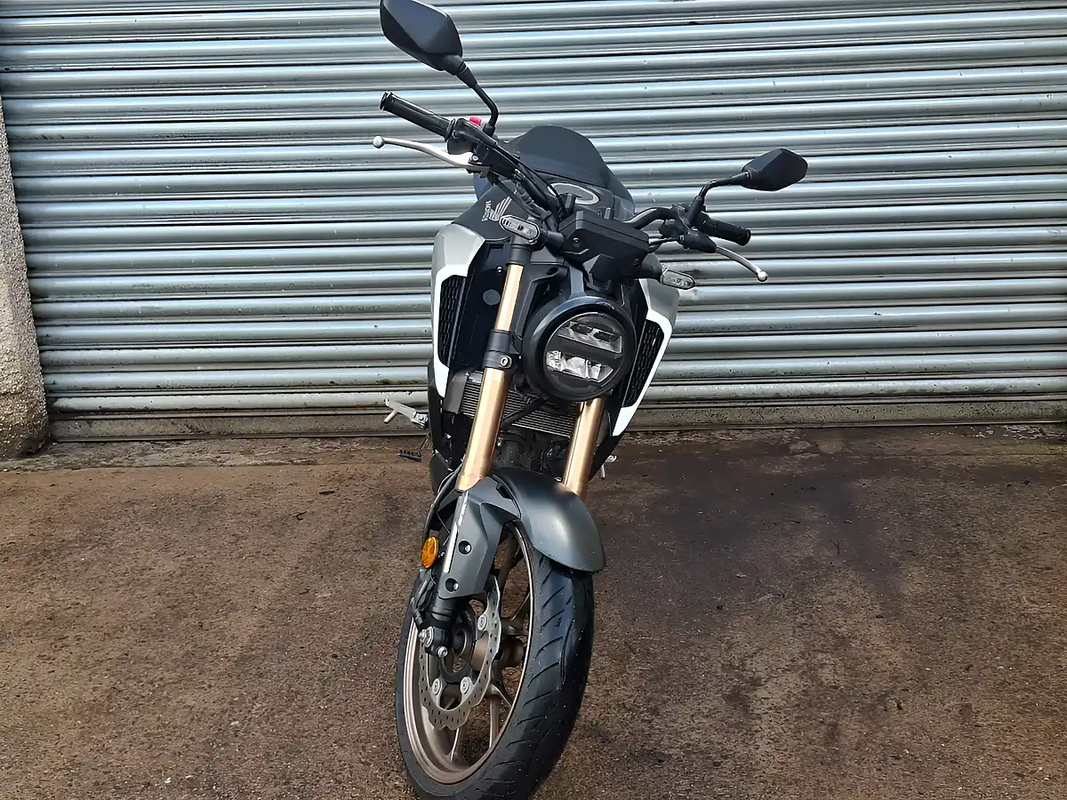 Used 2022 Honda Cb Black - Interior and Exterior details 3