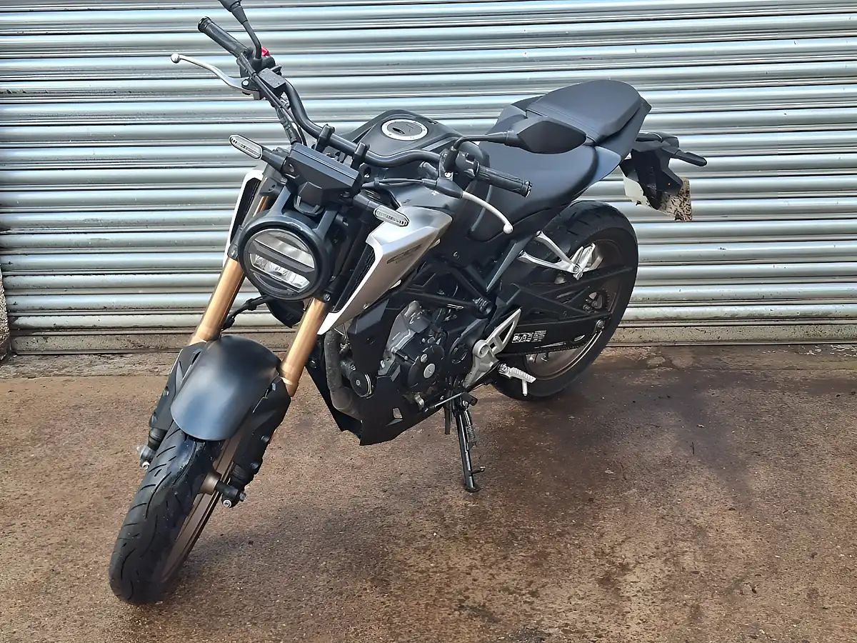 Used 2022 Honda Cb Black - Interior and Exterior details 4