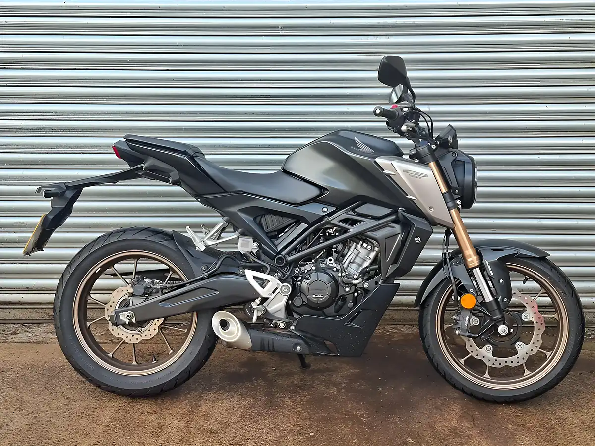 Used 2022 Honda Cb Black - Interior and Exterior details 9