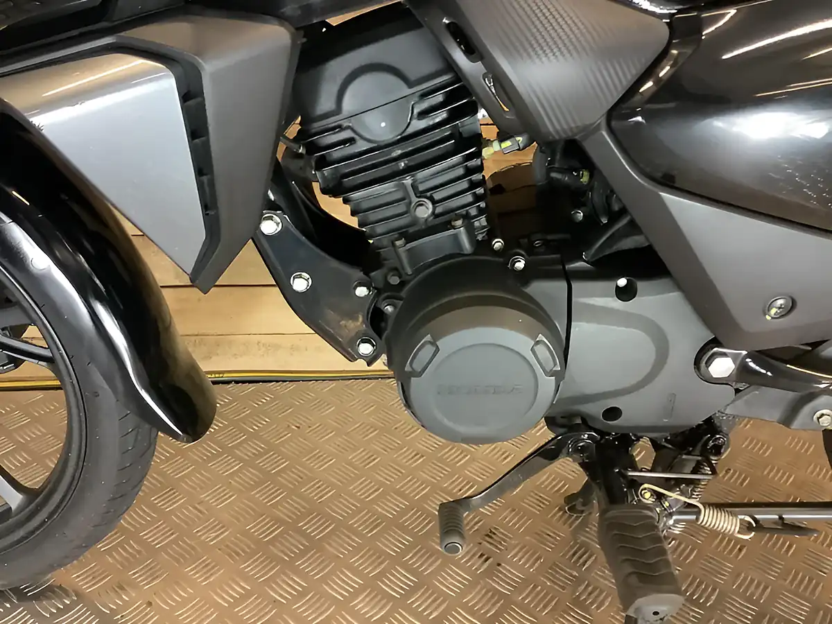 Used 2022 Honda Cb Black - Interior and Exterior details 15
