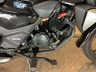 Used 2022 Honda Cb Black - Interior and Exterior details 16