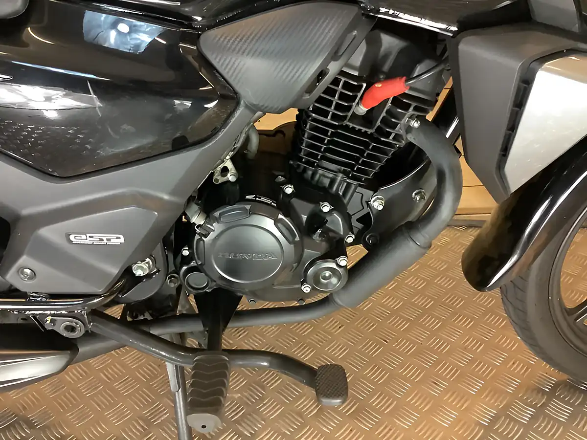Used 2022 Honda Cb Black - Interior and Exterior details 16