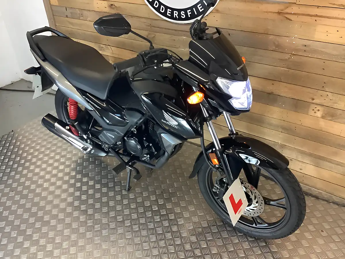Used 2022 Honda Cb Black - Interior and Exterior details 3