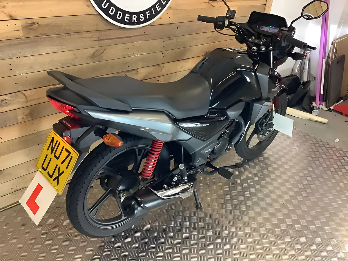 Used 2022 Honda Cb Black - Interior and Exterior details 4