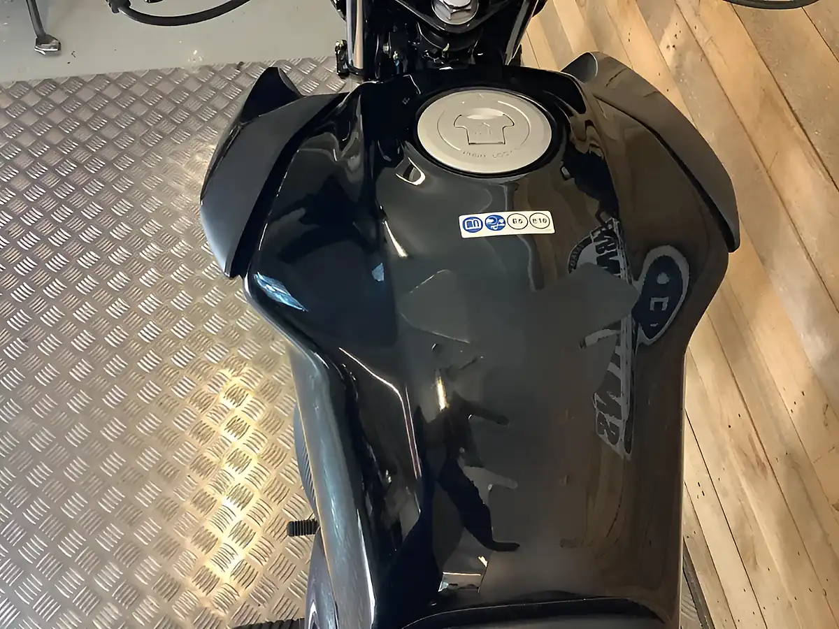Used 2022 Honda Cb Black - Interior and Exterior details 9