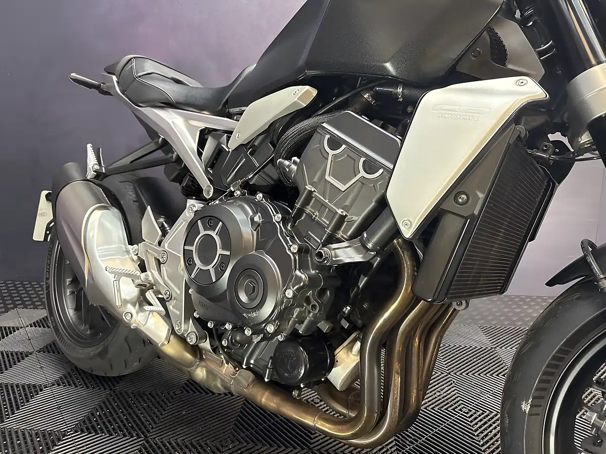 Used 2022 Honda CB1000R Black - Interior and Exterior details 10
