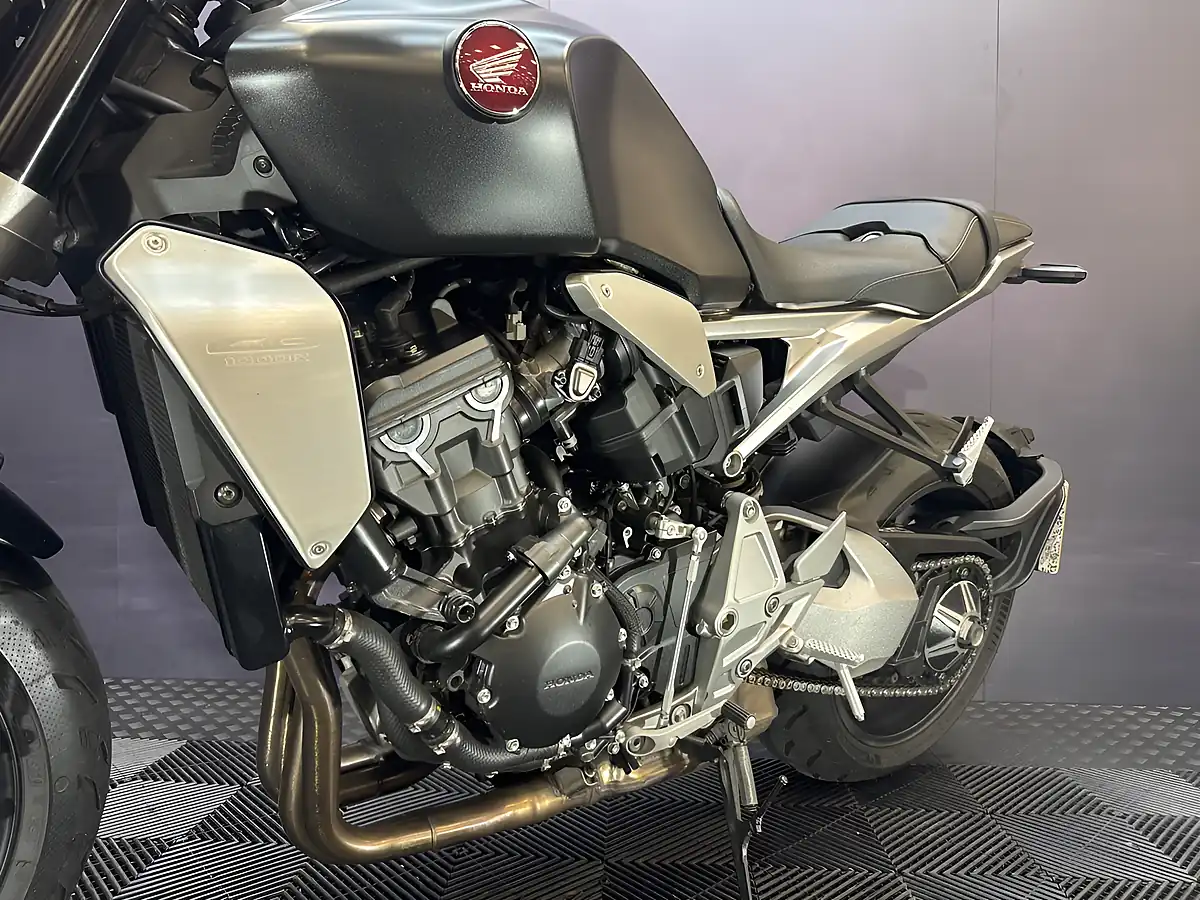 Used 2022 Honda CB1000R Black - Interior and Exterior details 11