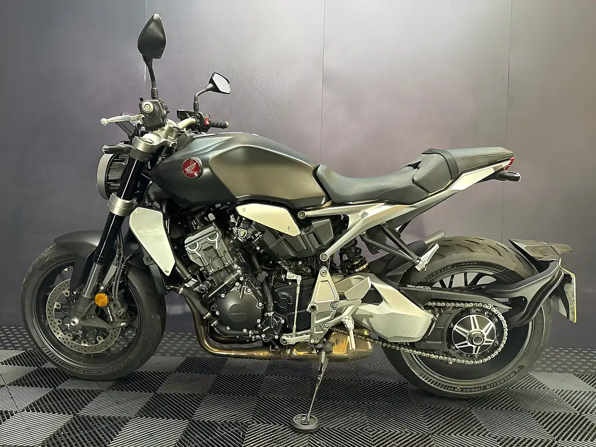 Used 2022 Honda CB1000R Black - Interior and Exterior details 3