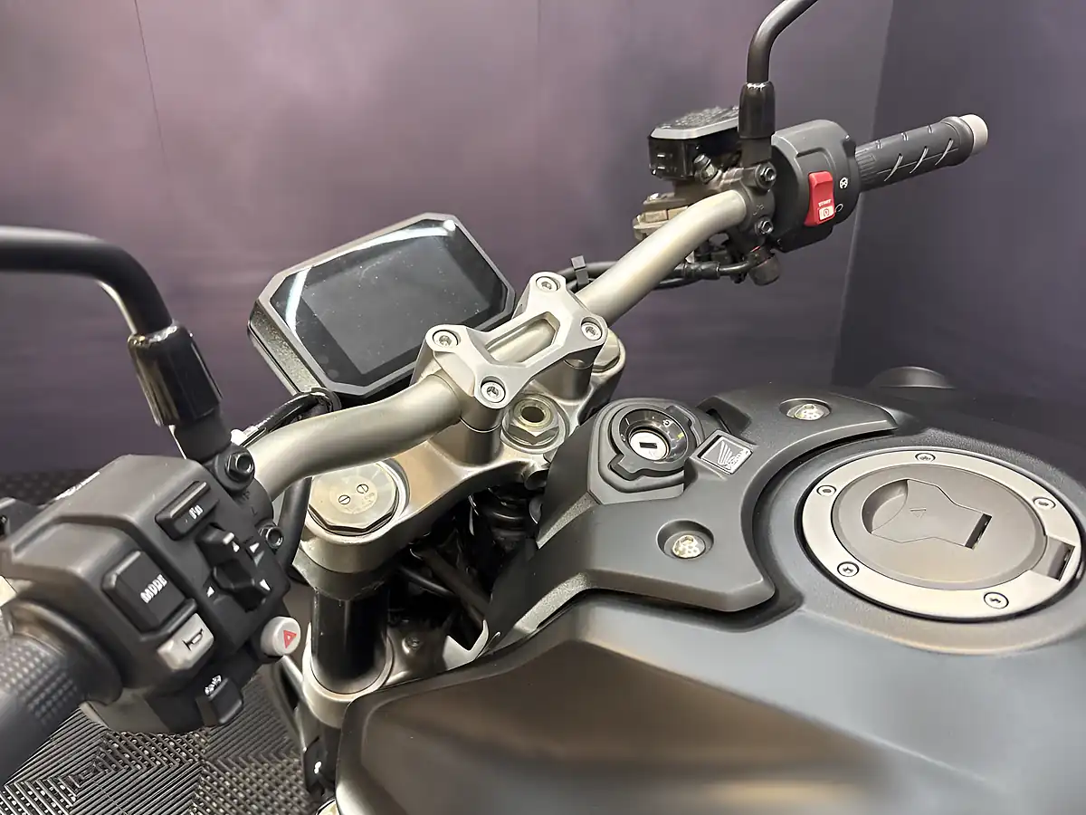 Used 2022 Honda CB1000R Black - Interior and Exterior details 7
