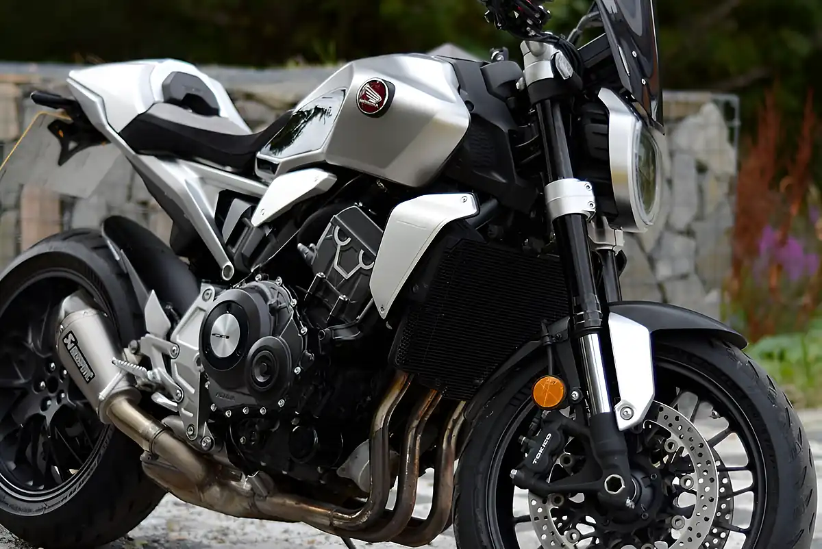 Used 2022 Honda CB1000R Grey - Interior and Exterior details 17