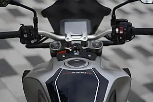 Used 2022 Honda CB1000R Grey - Interior and Exterior details 7