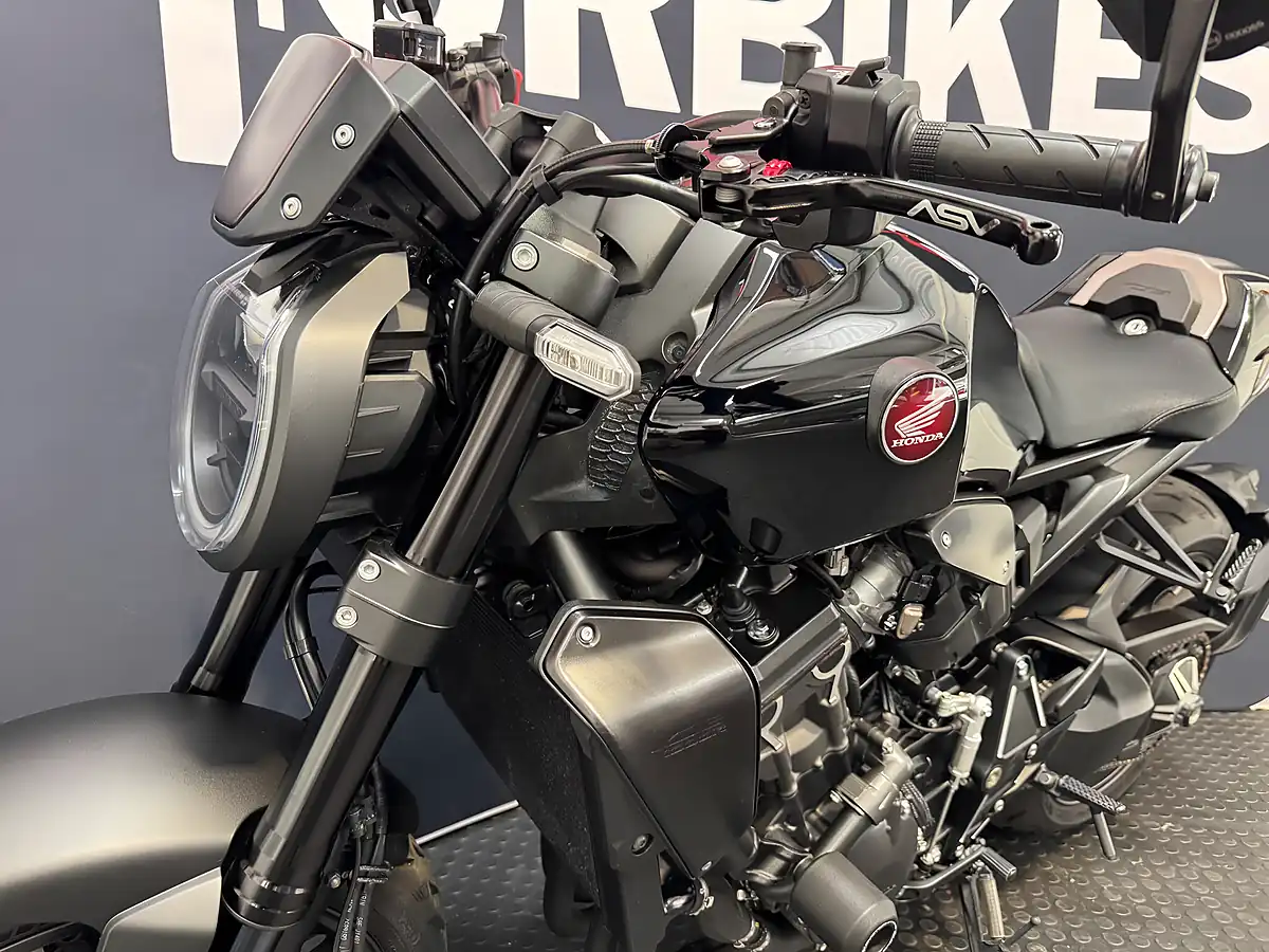 Used 2022 Honda CB1000R - Interior and Exterior details 17