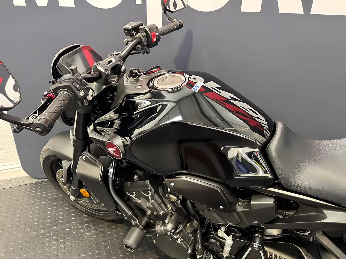Used 2022 Honda CB1000R - Interior and Exterior details 18